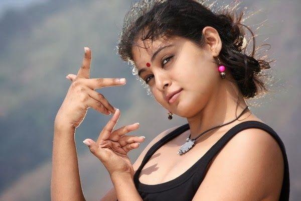 Arunthathi Hot Navel Pictures