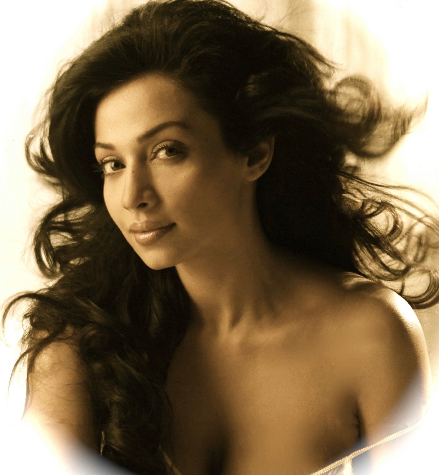 Asha Shaini Hot Sexy Gallery