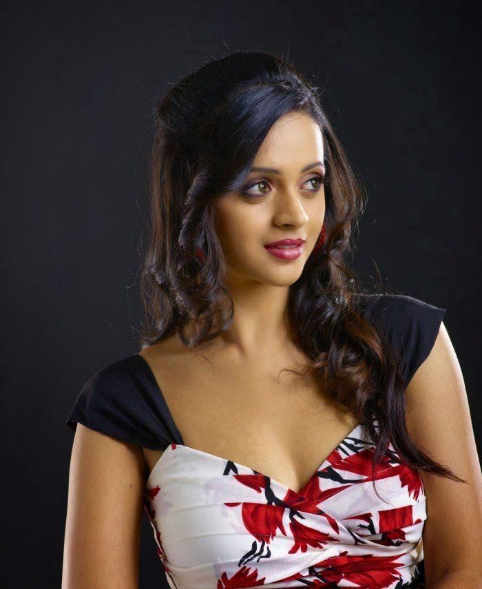 Bhuvana Hot Sexy Pictures
