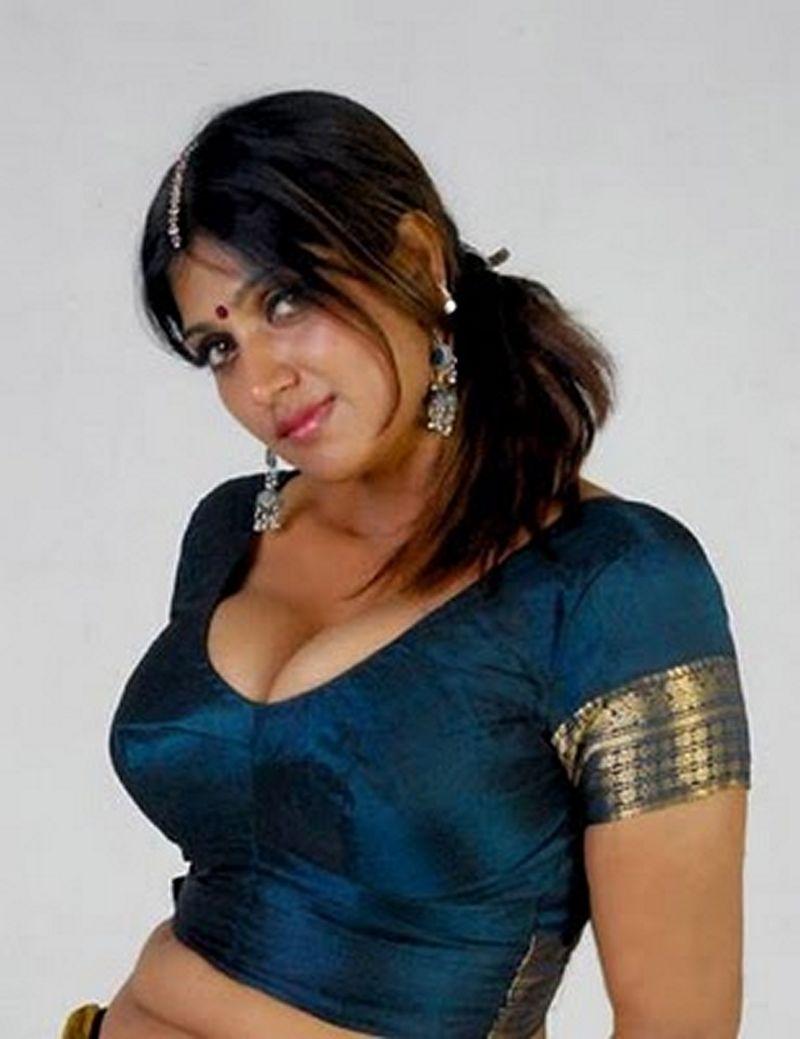 Bhuvaneswari Aunty Hot Navel Pictures