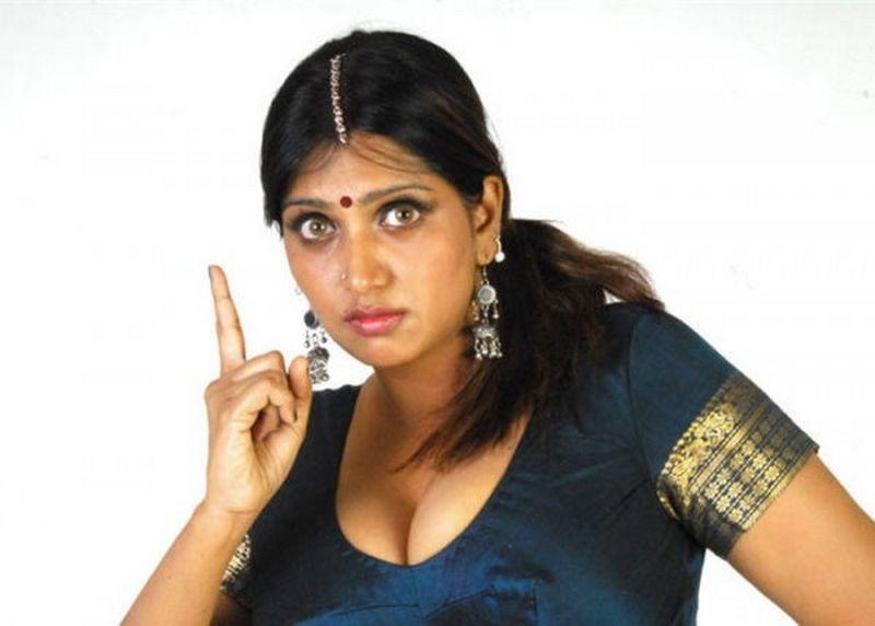 Bhuvaneswari Aunty Hot Navel Pictures