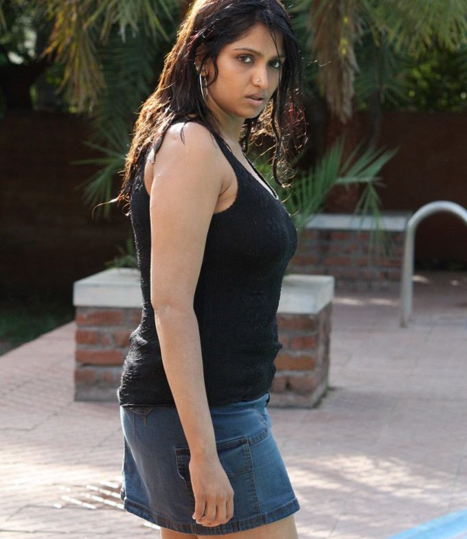 Bhuvaneswari Hot Sizzling Photos