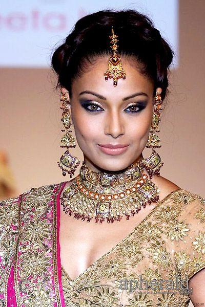 Bipasha Basu Hot Images