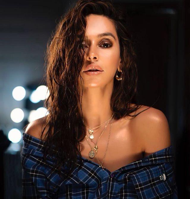 Bold Shibani Dandekar goes Topless in latest Photoshoot Bikini Stills