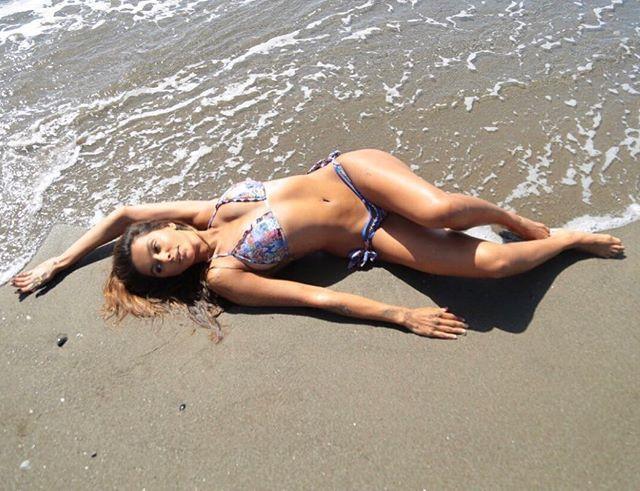 Bold Shibani Dandekar goes Topless in latest Photoshoot Bikini Stills