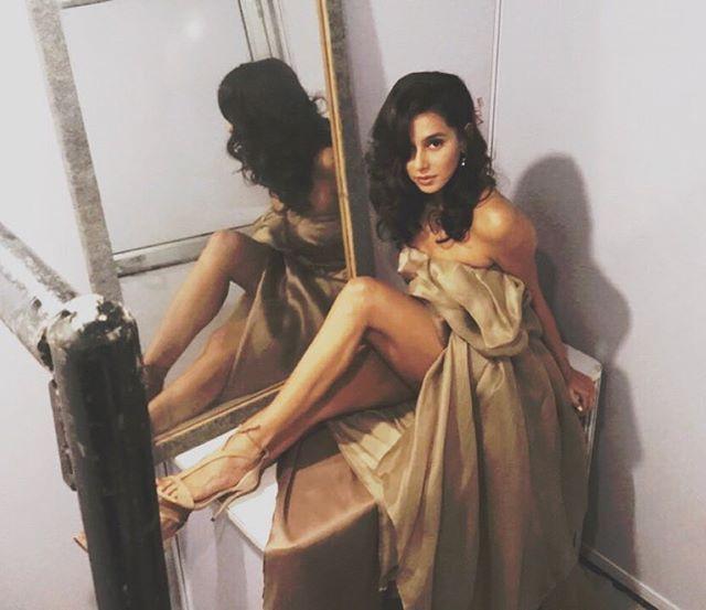 Bold Shibani Dandekar goes Topless in latest Photoshoot Bikini Stills