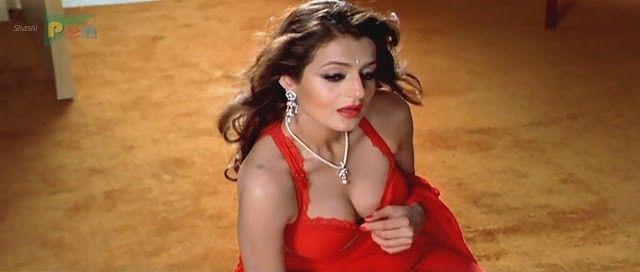 Bollywood Actress Amisha Patel Navel Pics