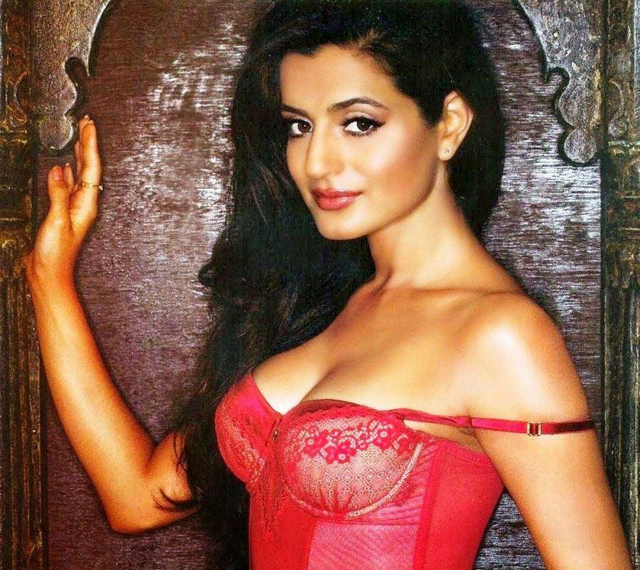 Bollywood Actress Biggest Oops Moment Photos