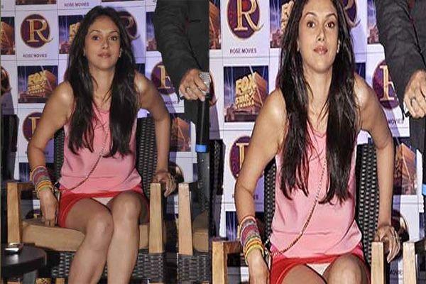 Bollywood Actress Hot Oops Moment Pictures