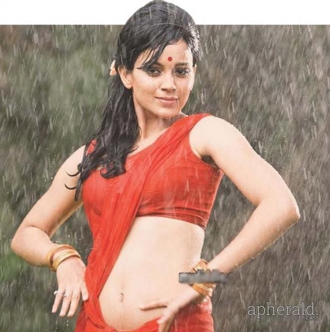 Bollywood Actress Hot Wet Photos