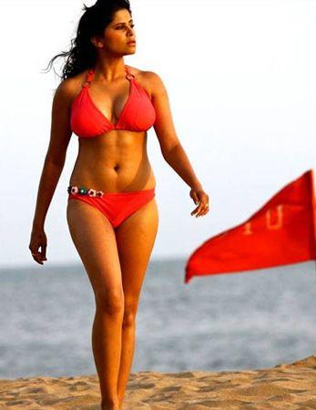 Bollywood Actress Looking Sensual in Bikini