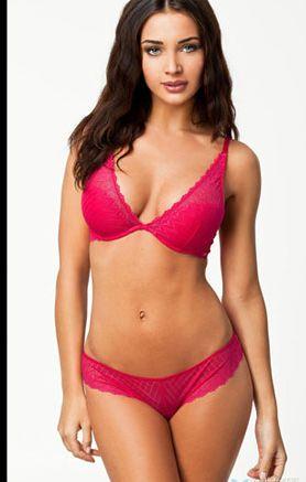 Bollywood Actress Looking Sensual in Bikini