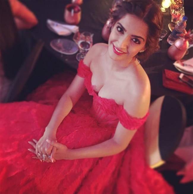 Bollywood Heroines Sexy Gallery