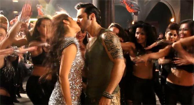 Bollywood Hottest Kisses Photos