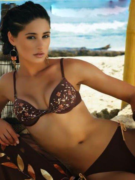 Bollywood Sexiest Actress in Bikini
