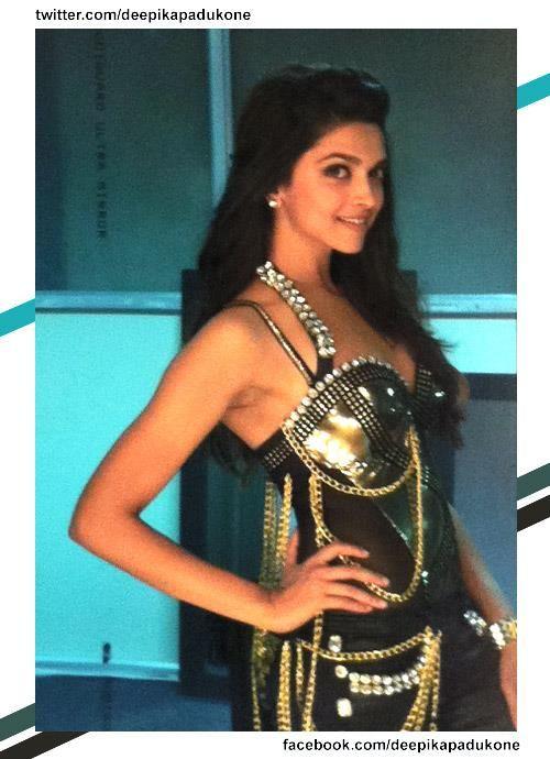 deepika padukone cleavage Pics