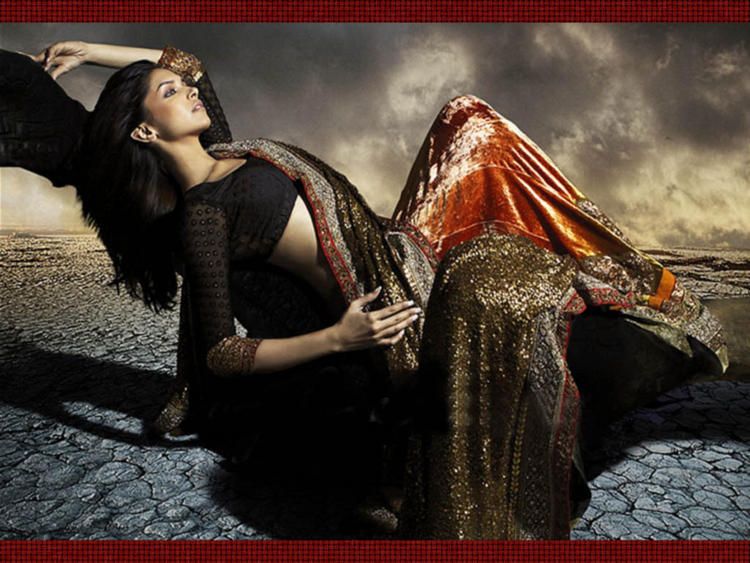Deepika Padukone Hot Beach Pics