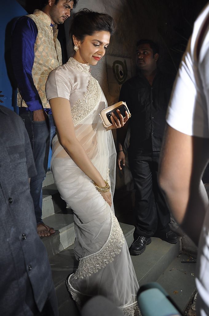 Deepika Padukone Hot Beach Pics