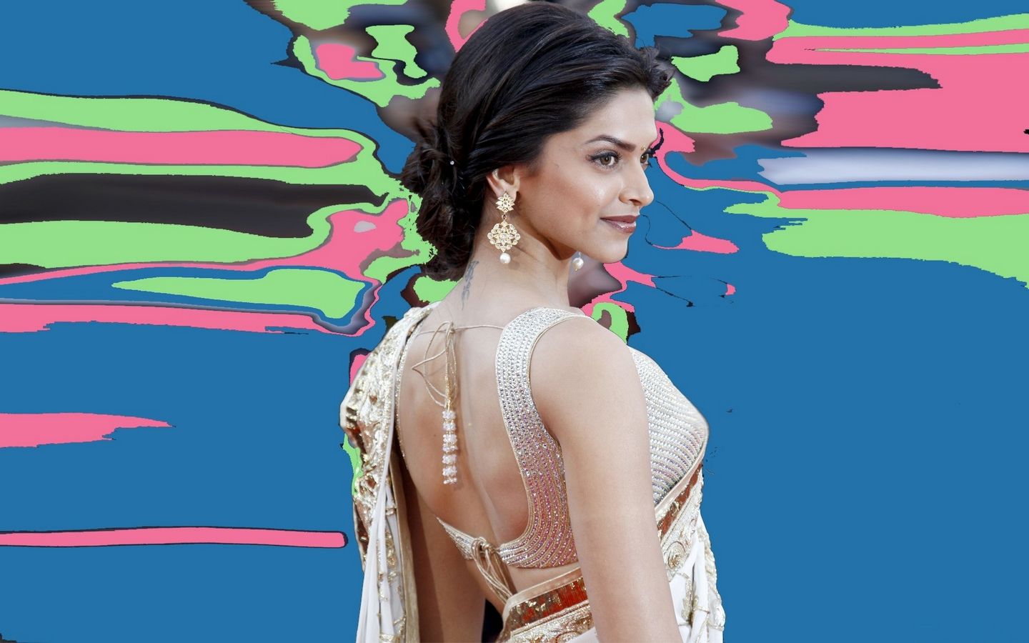 Deepika Padukone Hot Beach Pics