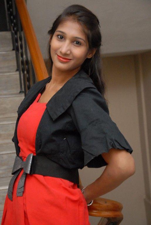 Divya Marah Hot Pics