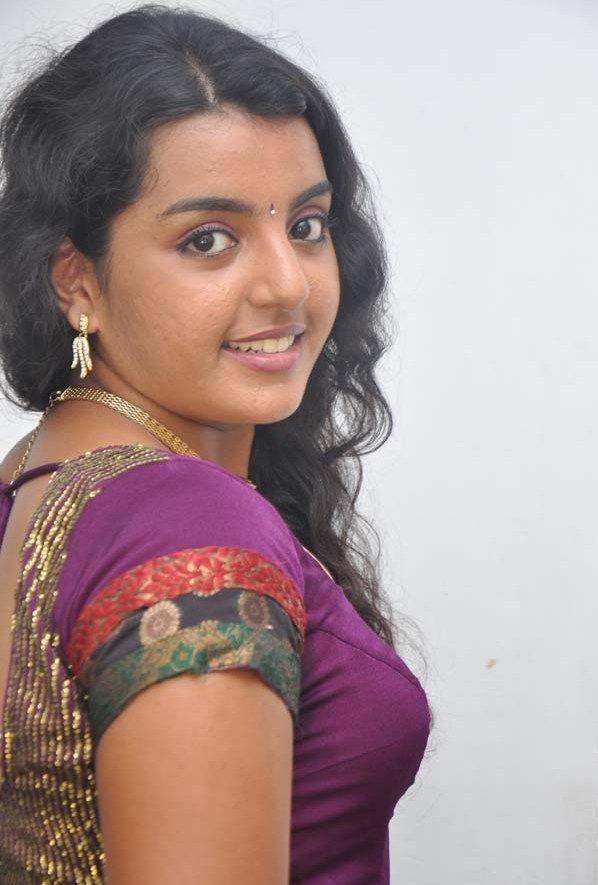 Divya Nagesh Sexy Photos