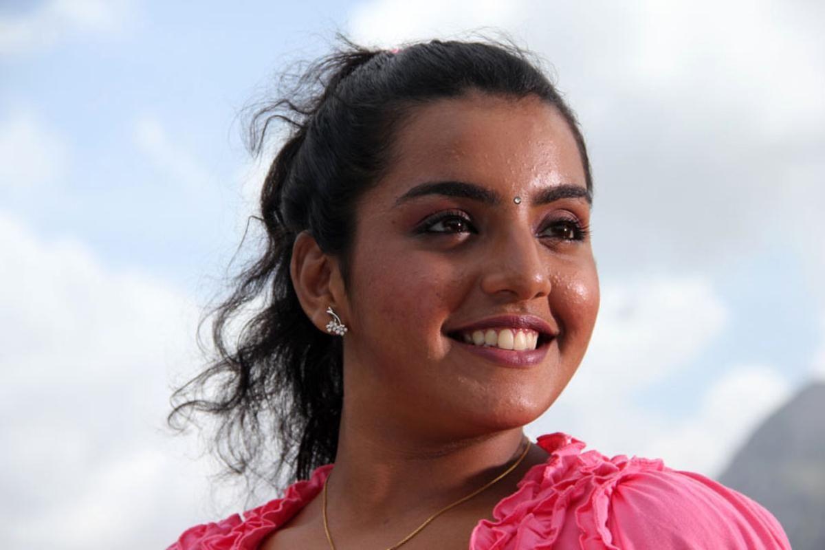 Divya Nagesh Spicy Photo Stills