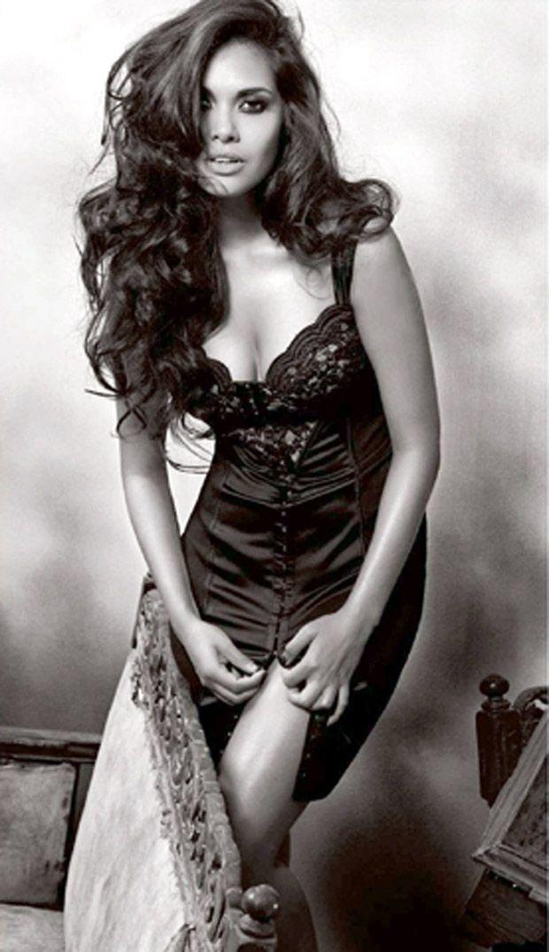 Esha Gupta Hot Photo Stills
