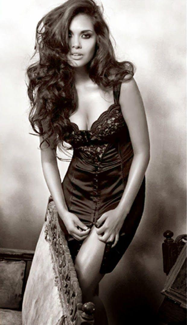 Esha Gupta Hot Photoshoot