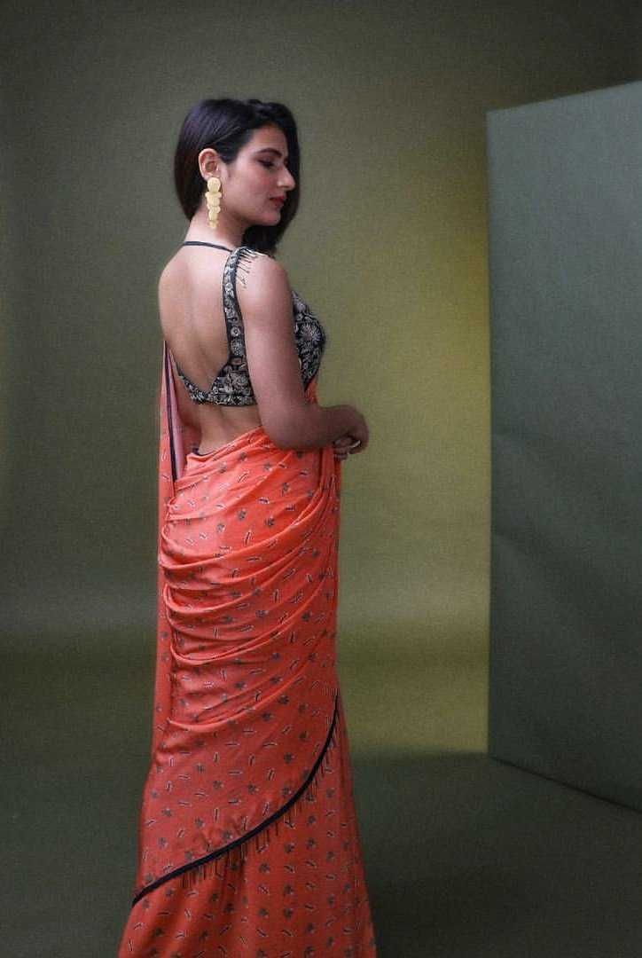 Fatima Sana Shaikh Hot Saree Pics