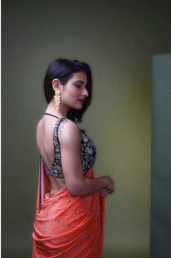 Fatima Sana Shaikh Hot Saree Pics