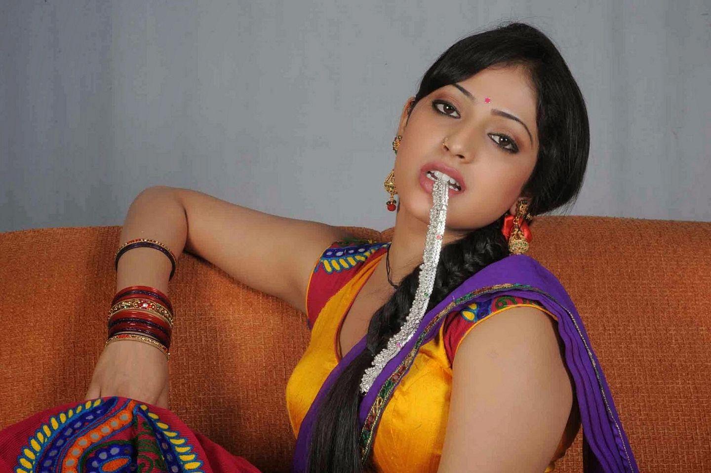 Hari Priya Hot Half Saree Pictures