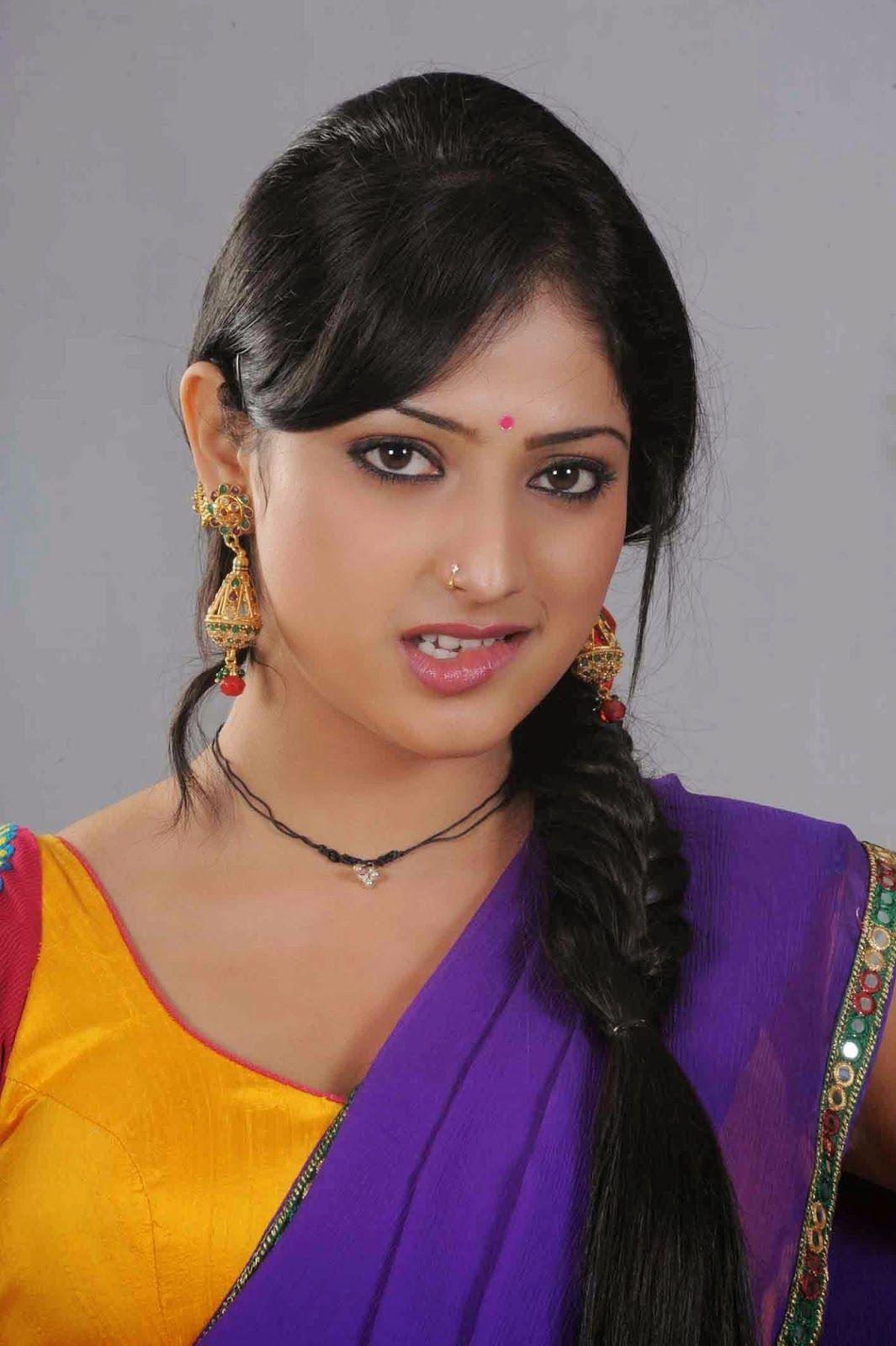 Hari Priya Hot Half Saree Pictures