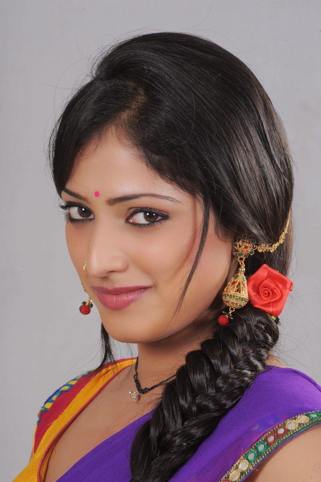 Hari Priya Hot Half Saree Pictures