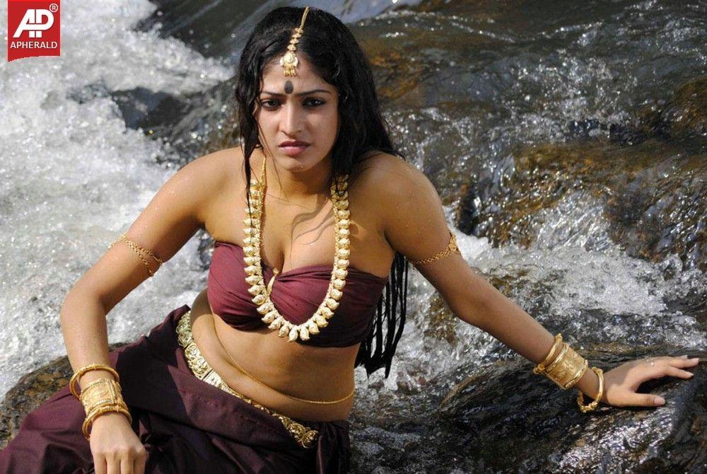 Hari Priya Hot Navel Stills