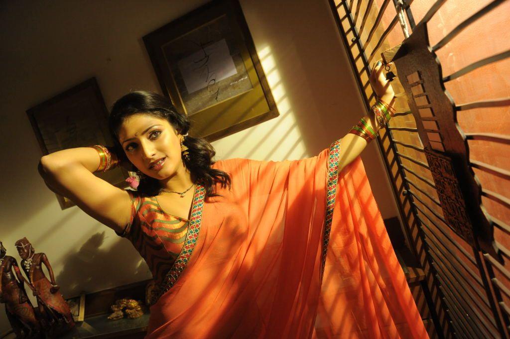 Hari Priya Hot Navel Stills