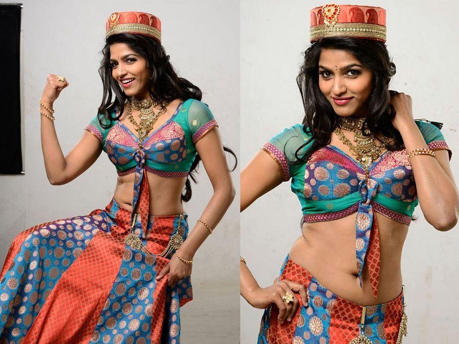 Herione Dhansika Hot Sexy Navel Show & Latest Spicy Photo Gallery