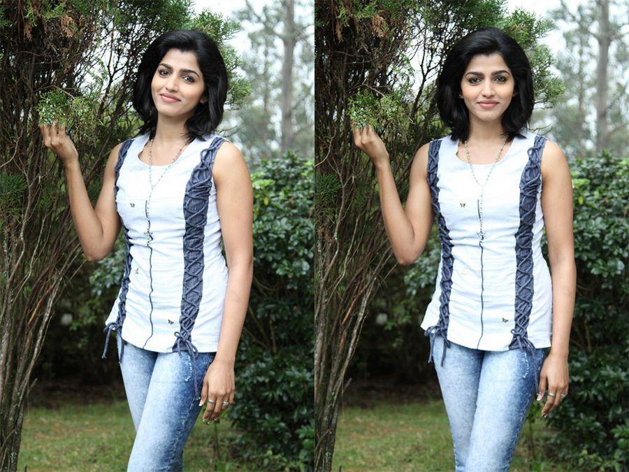 Herione Dhansika Hot Sexy Navel Show & Latest Spicy Photo Gallery