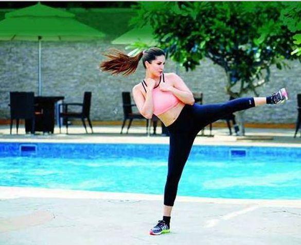 Hot & Sexy Pics Of Sunny Leone Doing Her Workouts