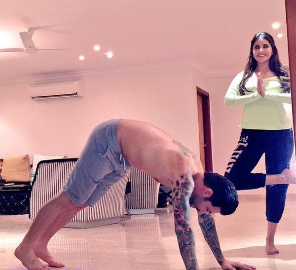 Hot & Sexy Pics Of Sunny Leone Doing Her Workouts