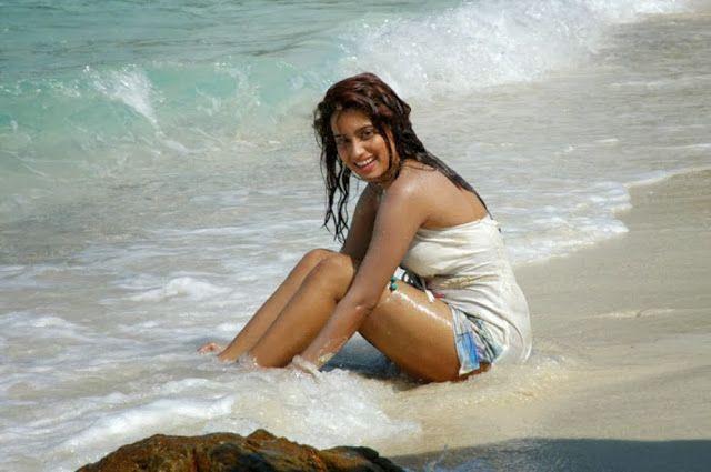 Hot actress beach photos