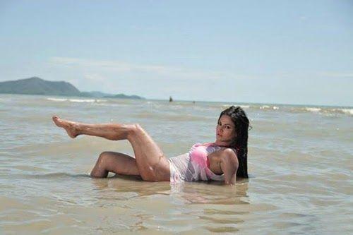 Hot Actress In Bikini Pics