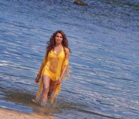 Hot Actress In Bikini Pics