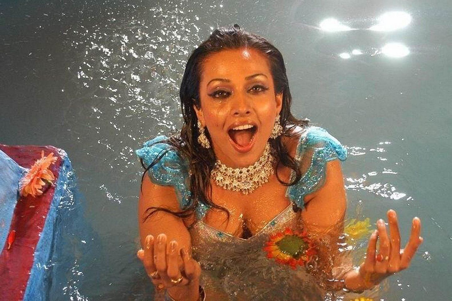 Hot Actress Wet Navel Stills