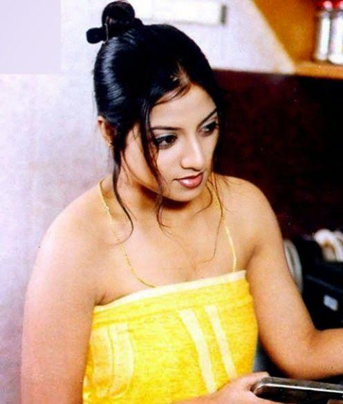 Hot Bathing and Towel pictures of indian actresses