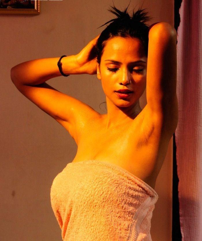 Hot Bathing and Towel pictures of indian actresses