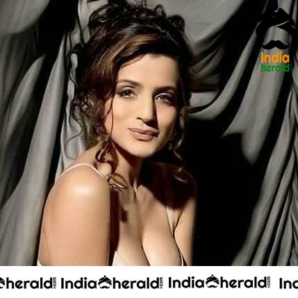 Hot Bollywood Actresses Exposing Too Hot to Handle Photos C