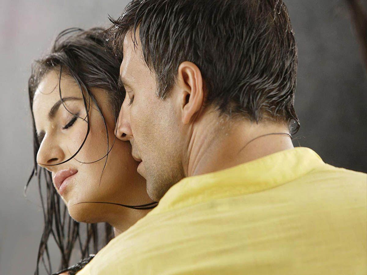 Hot Bollywood Love Kissing Scenes Photos