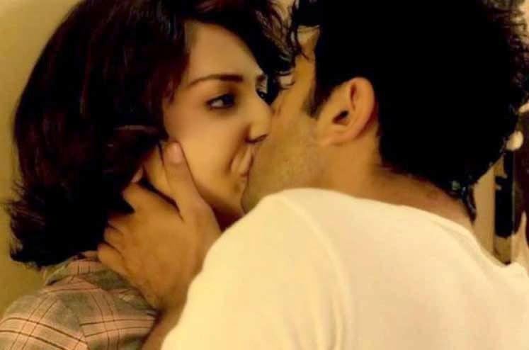 Hot Bollywood Love Kissing Scenes Photos