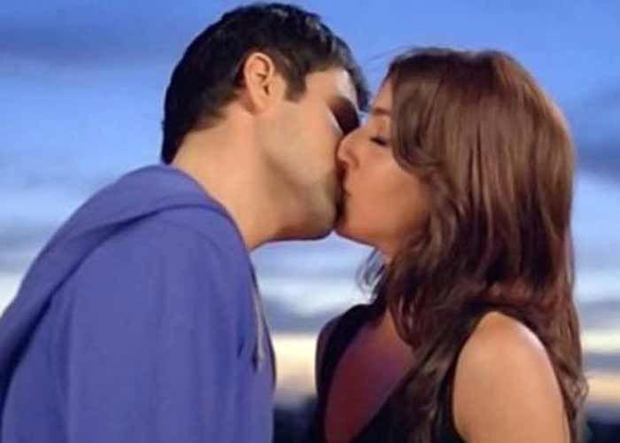 Hot Bollywood Love Kissing Scenes Photos