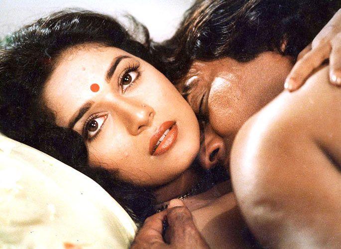 Hot Bollywood Love Kissing Scenes Photos